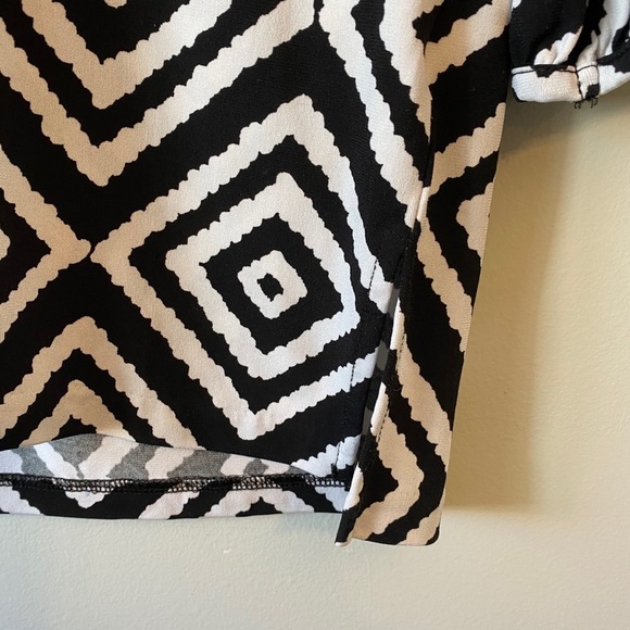 Banana republic black and white geometric blouse - Picture 4 of 7